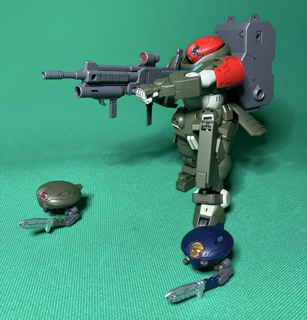 グリモアレッドベレー 完成品 膝立ち 射撃構え